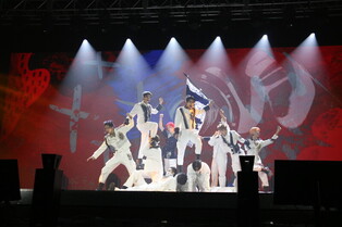 P1Harmony performs 'Doom Du Doom' at media showcase for fourth mini album 'HARMONY : ZERO IN'