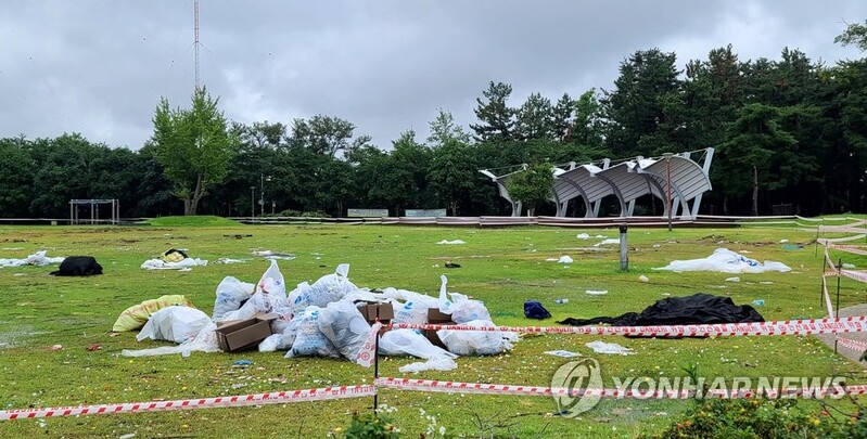 유명 음악방송 녹화 끝난 뒤…경포호수 잔디광장 '엉망'