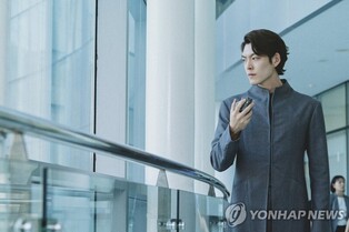 Tight race between 'Alienoid' and 'Minions 2' continues heading into the weekend