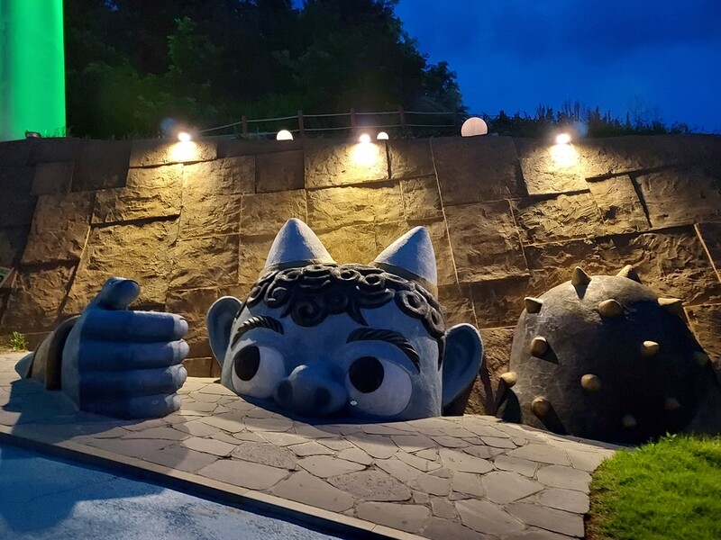 시원한 여름밤 야경 즐겨볼까…동해 도째비골 피서철 야간개장