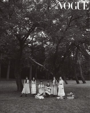 STAYC’s August issue photo shoot of VOGUE KOREA