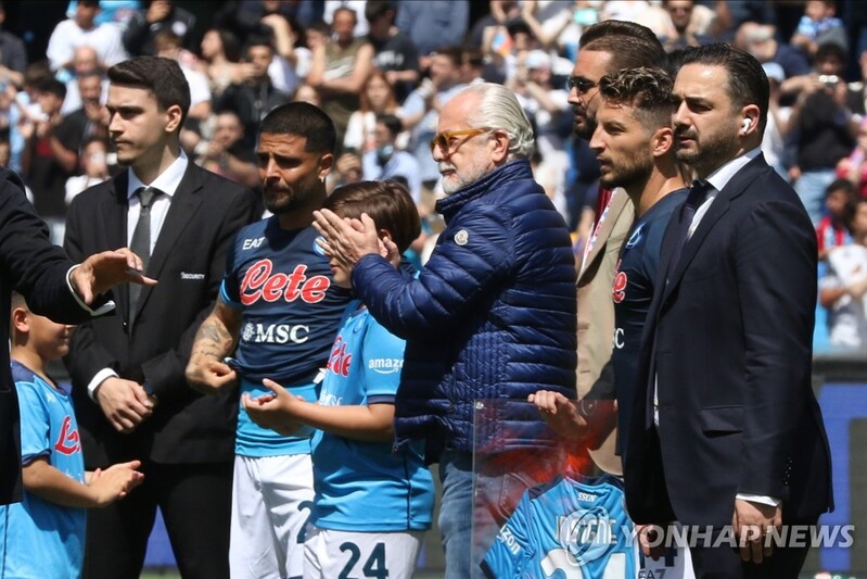 나폴리 회장 "김민재 영입 24시간 내 이뤄지길…세금 등 논의"