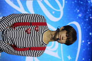 Performance photos of YOUNITE's 'COME AROUND' at media showcase for 2nd mini album 'YOUNI-Q'