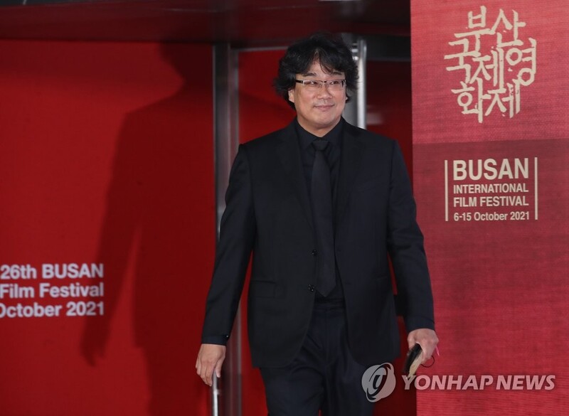 봉준호 차기 SF 원작 작가 "계급 갈등 풀어내는 데 공감대"