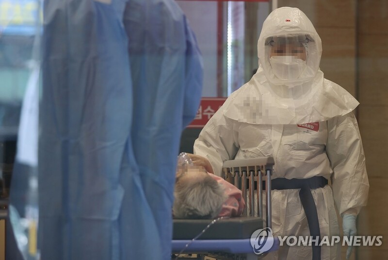 (LEAD) S. Korea's new COVID-19 cases below 40,000