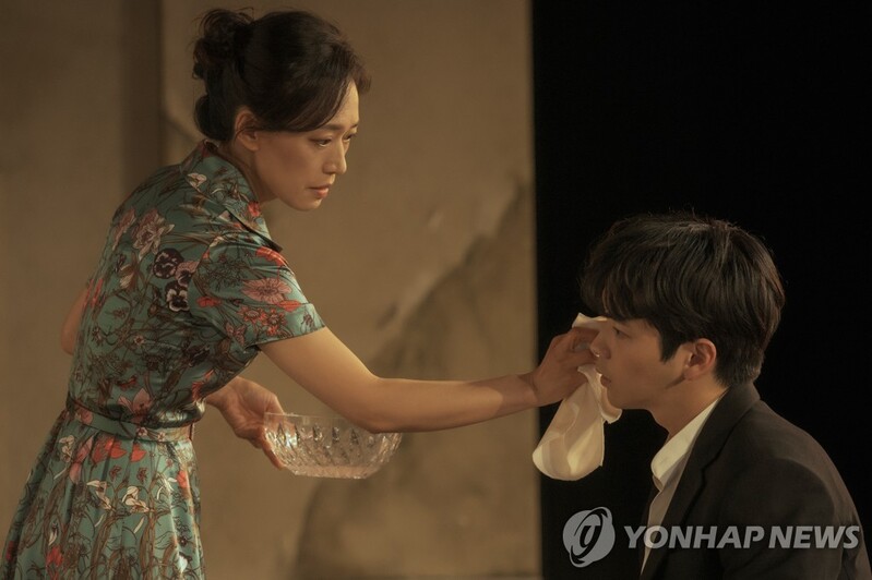 단단한 혐오의 벽, 사랑으로 부수다…연극 '빈센트 리버'