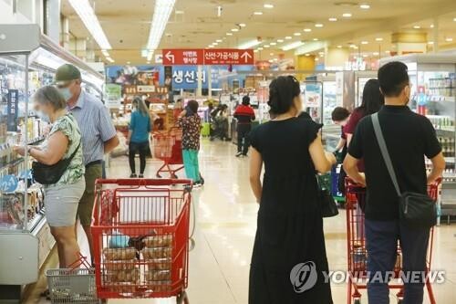 Card spending climbs 15 pct in Q2 on eased COVID-19 curbs