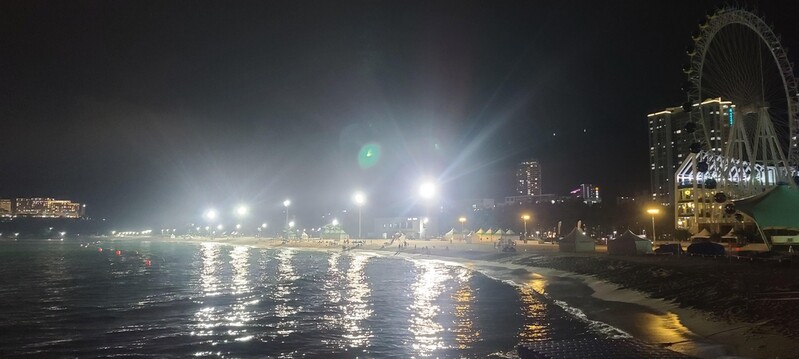 피서철 폭죽 소음·연기 사라진 속초해수욕장 '눈길'