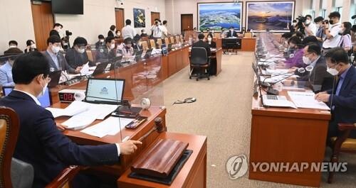 Special parliamentary committee passes bill aimed at lowering fuel tax rate