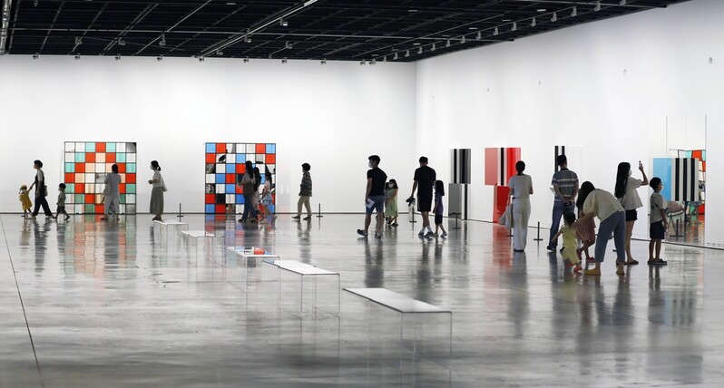 다니엘 뷔렌展 관람객 발길…대구미술관 "작품설명 해준다"