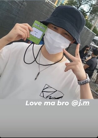 Jimin cheers on J-Hope at Lollapalooza