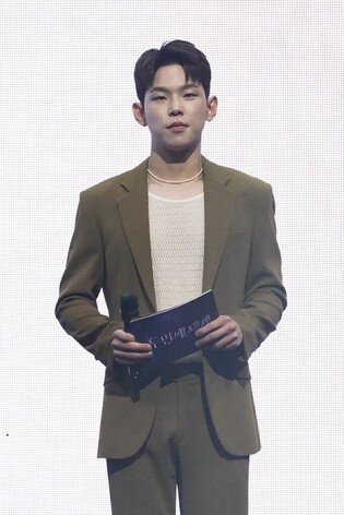 Paul Kim to be MC for JTBC new variety show “Second World”