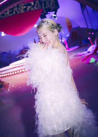 Concept photos of Girls Generation's Sunny·Yoona for seventh album 'Forever 1' drops