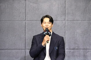 Photos of Joowon at press conference for Netflix movie 'Carter'
