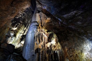 Jeongseon Hwaam Cave to open at night until August 14