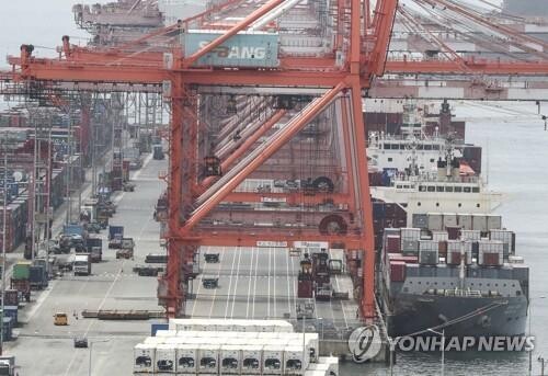 Busan Port's cargo handling dips 2.1 pct in H1