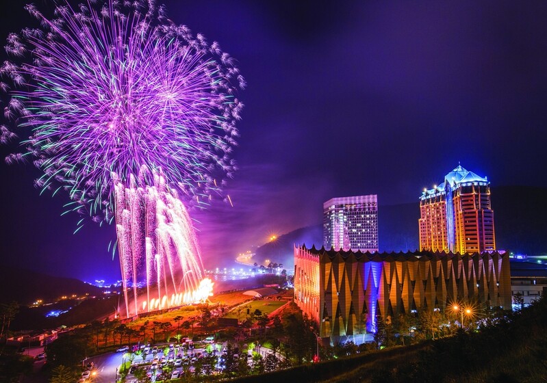 불꽃·드론·공연…낭만 가득한 하이원리조트 여름밤