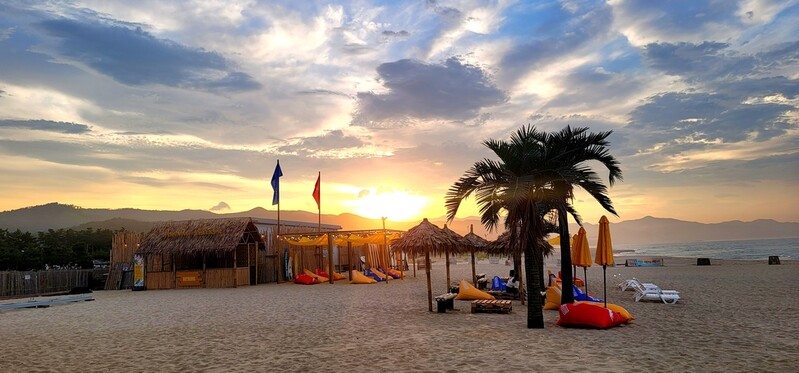 동해 망상해변 서핑비치서 DJ클럽 공연 "토요일에 만나요"