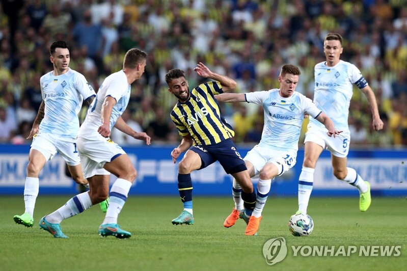 우크라 팀에 '푸틴' 외친 홈팬들…페네르바체에 벌금 등 징계