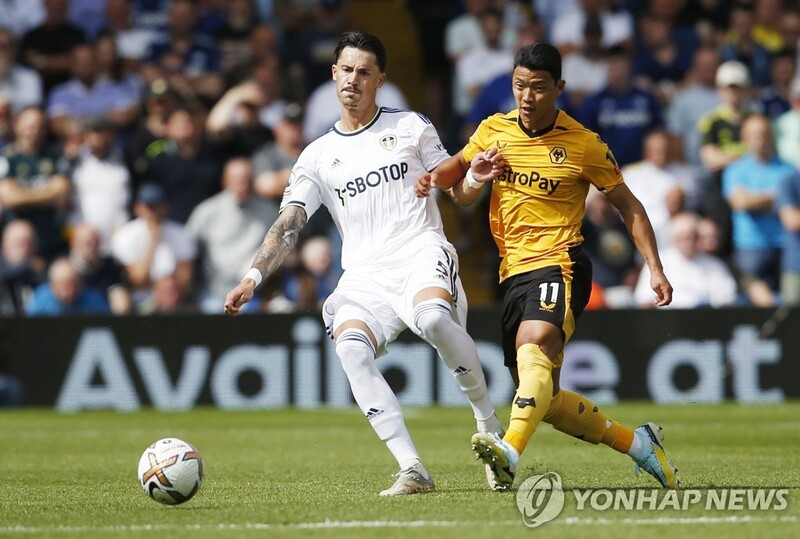 황희찬, 개막전 6분 만에 '도움'…울버햄프턴은 리즈에 역전패