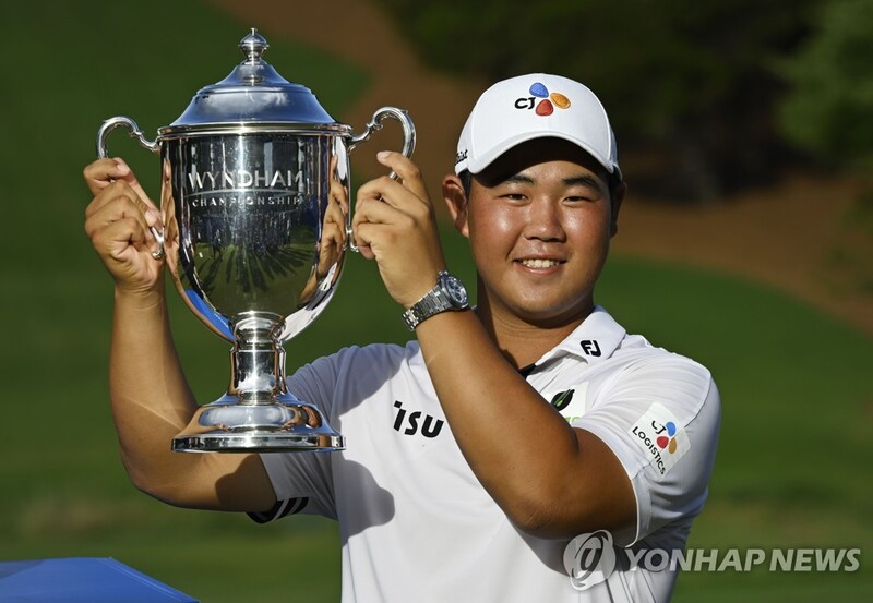 (2nd LD) S. Korean Kim Joo-hyung captures 1st PGA Tour title