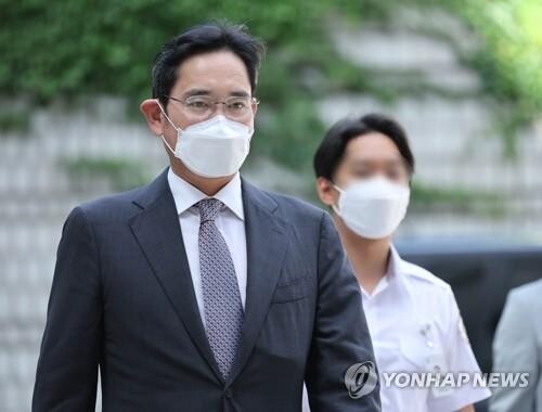 (News Focus) Samsung's Lee expected to solidify leadership, step up biz activities after receiving pardon
