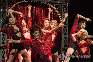Infinite Kim Sung-kyu leaves musical 'Kinky Boots' due to jaw injury