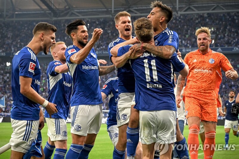 이동경 또 명단 제외…샬케는 묀헨글라트바흐와 극적 무승부