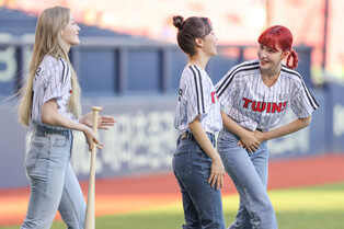 Photos of STAYC members for LG Twins vs. Samsung Lions baseball match