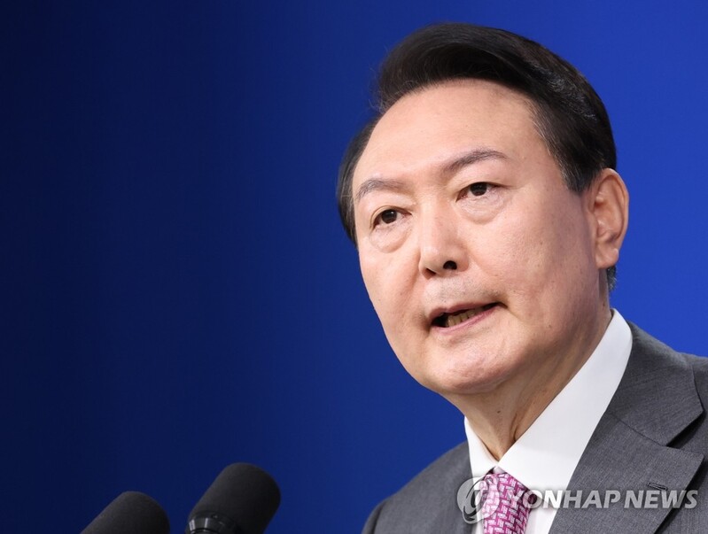 현직 기자 10명 중 1명만 '尹국정수행' 긍정 평가