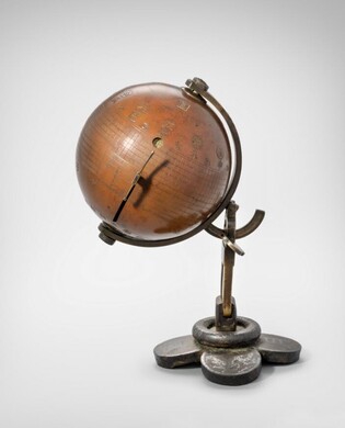 Portable sundial 'Iryeongwongu' of Joseon dynasty returns to Korea