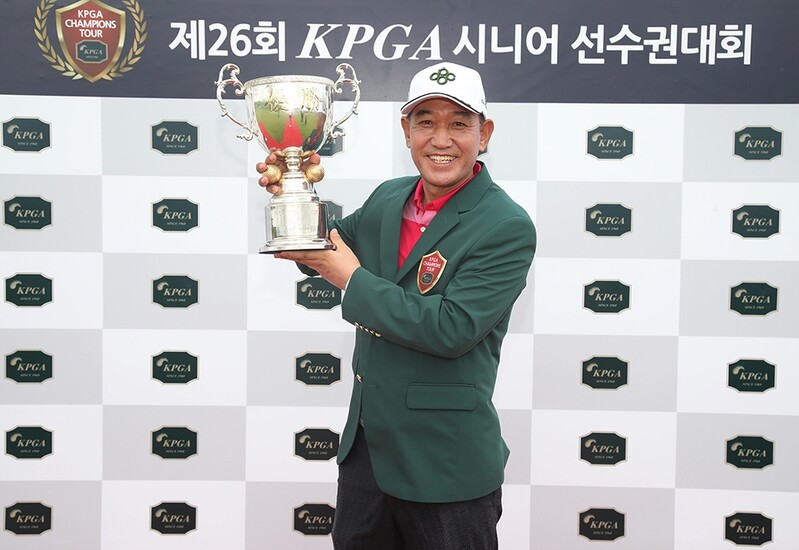 '시니어 최강' 김종덕, 시니어 KPGA 선수권 2연패
