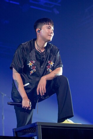 FTISLAND shows explosive energy during solo concert "RE: FTISLAND"