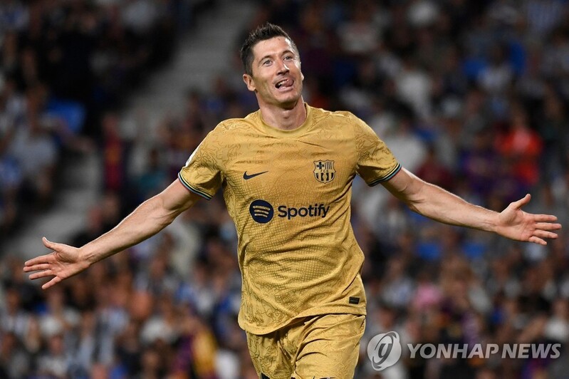 레반도프스키, 생일에 라리가 데뷔골…바르사 시즌 첫 승리