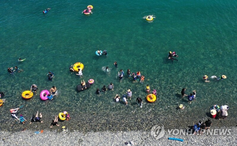 경남 26개 해수욕장 71만명 피서객 추억 남기고 폐장