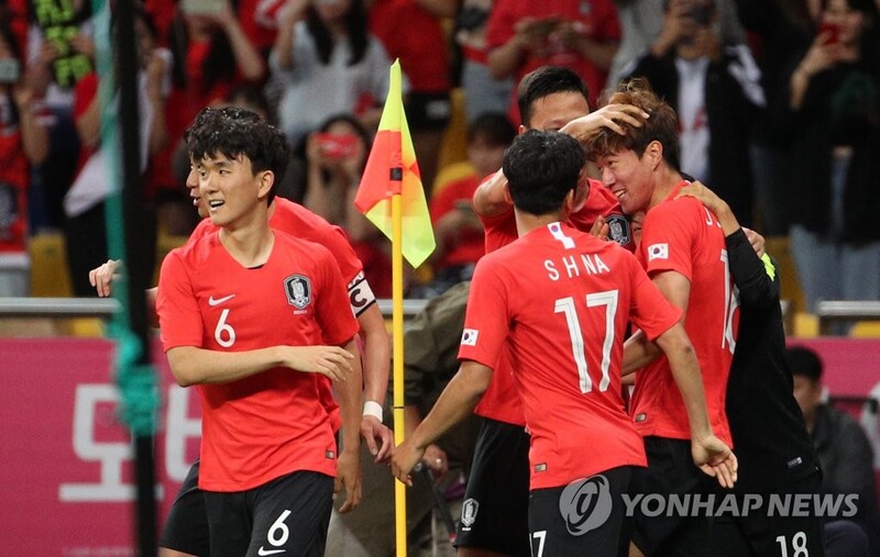 황의조, 빅리그 앞두고 1보 후퇴…2보 전진은 '황인범과 함께'