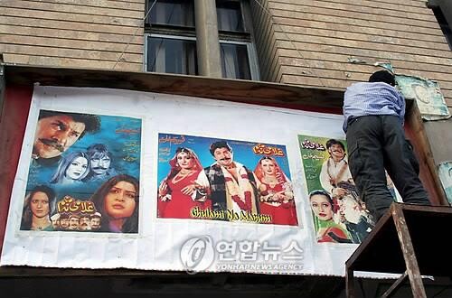 아프간 영화관, 탈레반 재집권 1년 만에 다시 문 열어