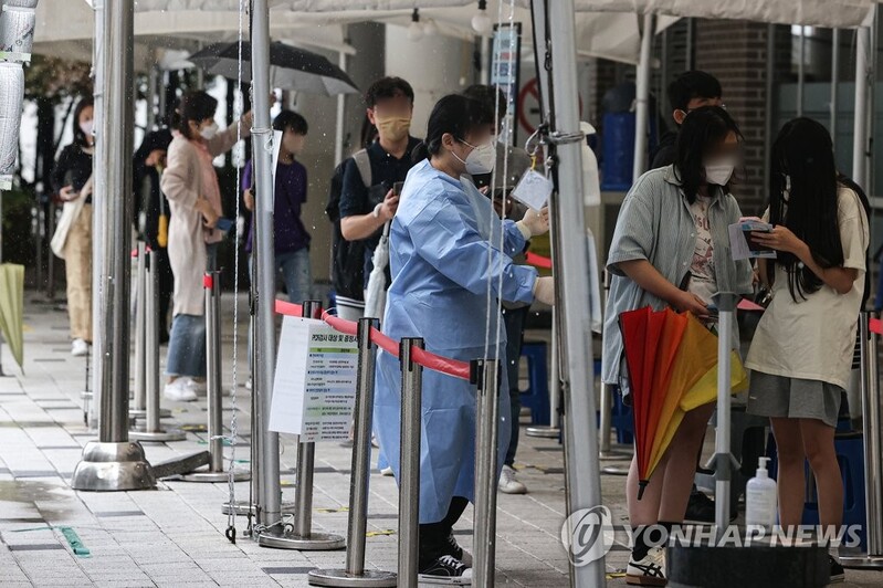 (LEAD) S. Korea's new COVID-19 cases soar to over 115,000