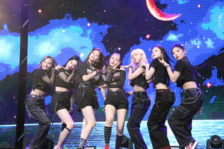 Performance photo of Billlie during media showcase of third mini album 'the Billage of perception: Chapter 2'