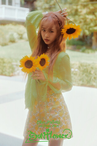 First concept photo of Choi Yoo-jung's first single 'Sunflower'