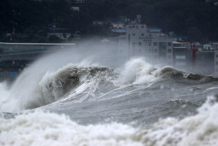 [Moment to Focus] Super Typhoon Hinnamnor approaching