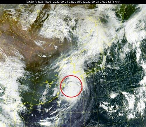 S. Korean telcos on guard against possible network outages due to powerful typhoon