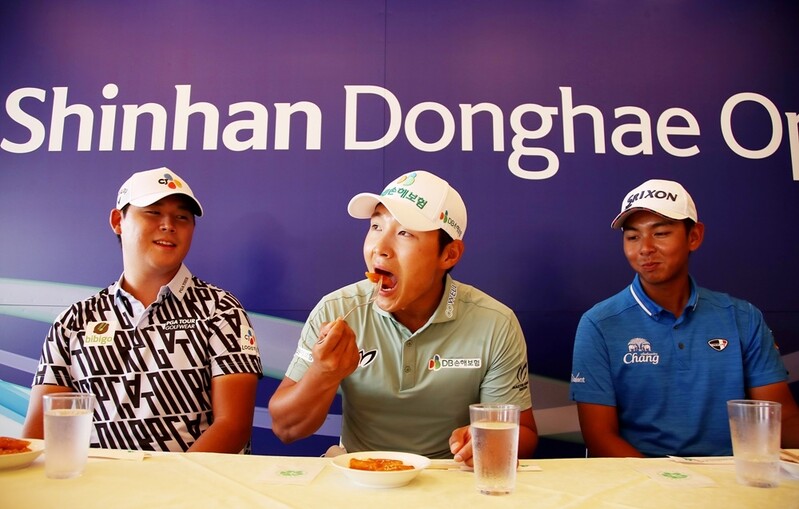 KPGA 첫 3주 연속 우승 도전 서요섭, 떡볶이로 '매운 샷' 예고