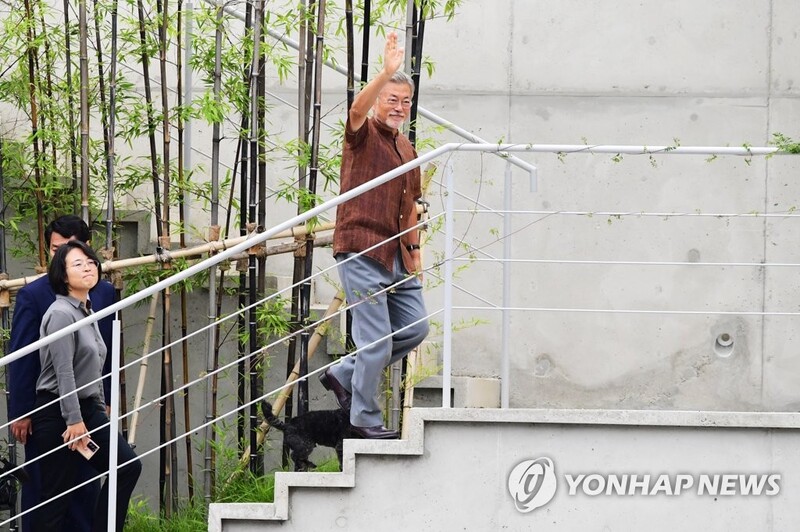 與, 文·朴·MB 등 전직 대통령에 추석 선물…권양숙 여사에도