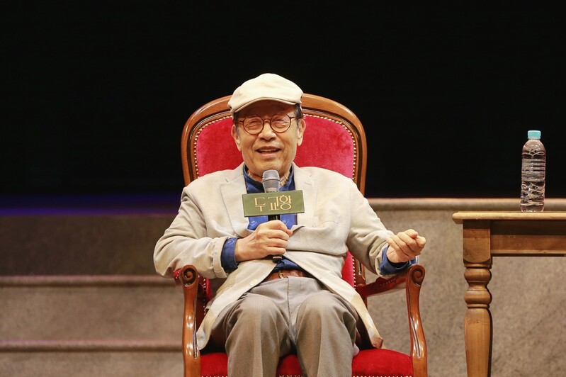 무대서 투혼 불사르는 신구 "연극은 소명…생명과 같다"