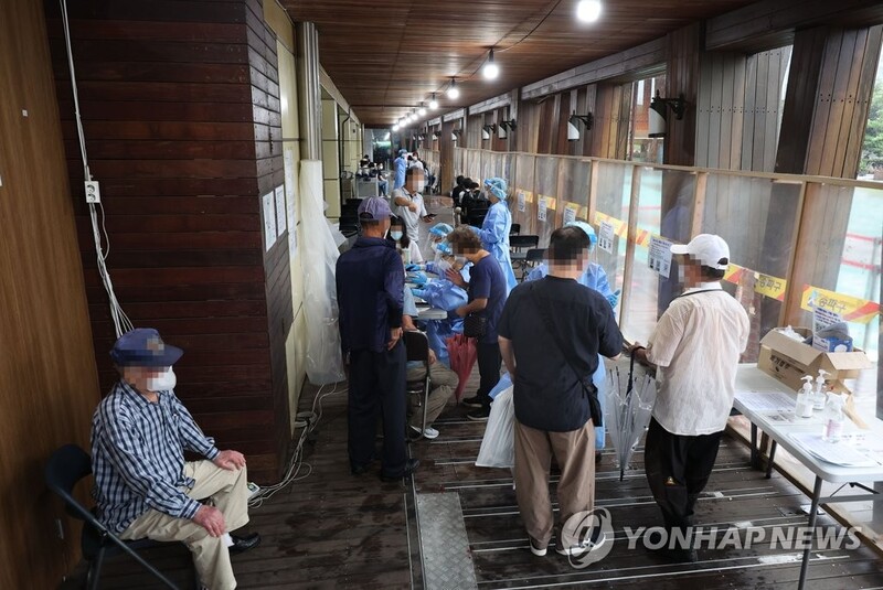 Virus testing partially available during Chuseok, 525 hospital ERs open