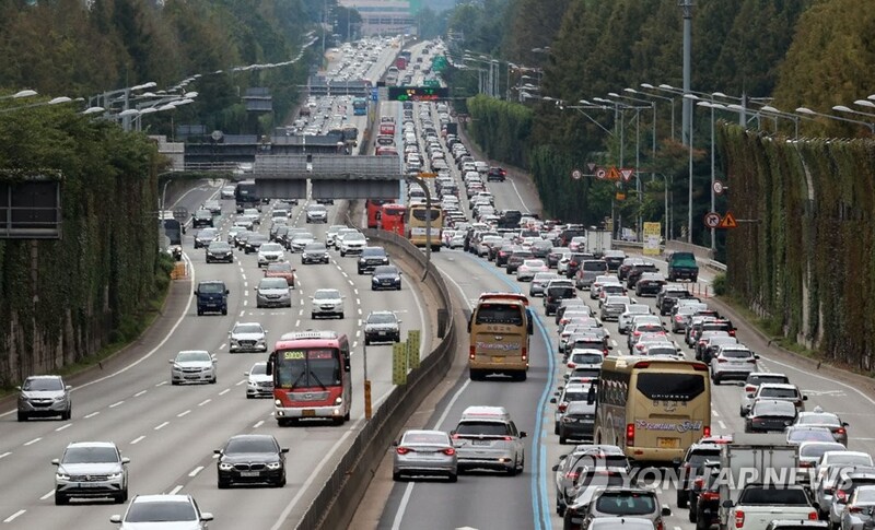 전국 고속도로 곳곳 정체…부산→서울 5시간 30분