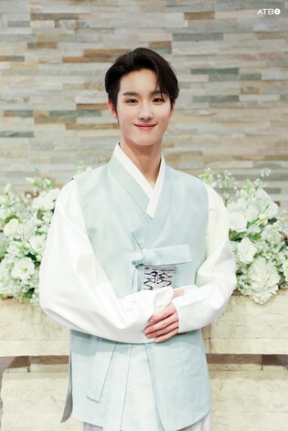 Rookie boy group ATBO's Chuseok holiday greeting photos