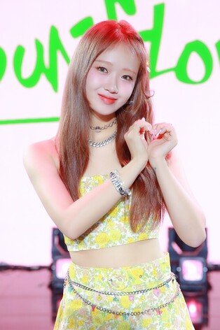 Weki Meki's Choi Yoo-jung releases solo album 'Sunflower'