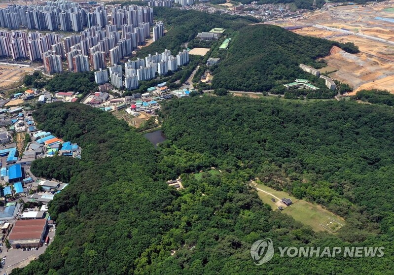 '왕릉 아파트' 공사 마무리…입주 논란 잦아들 듯